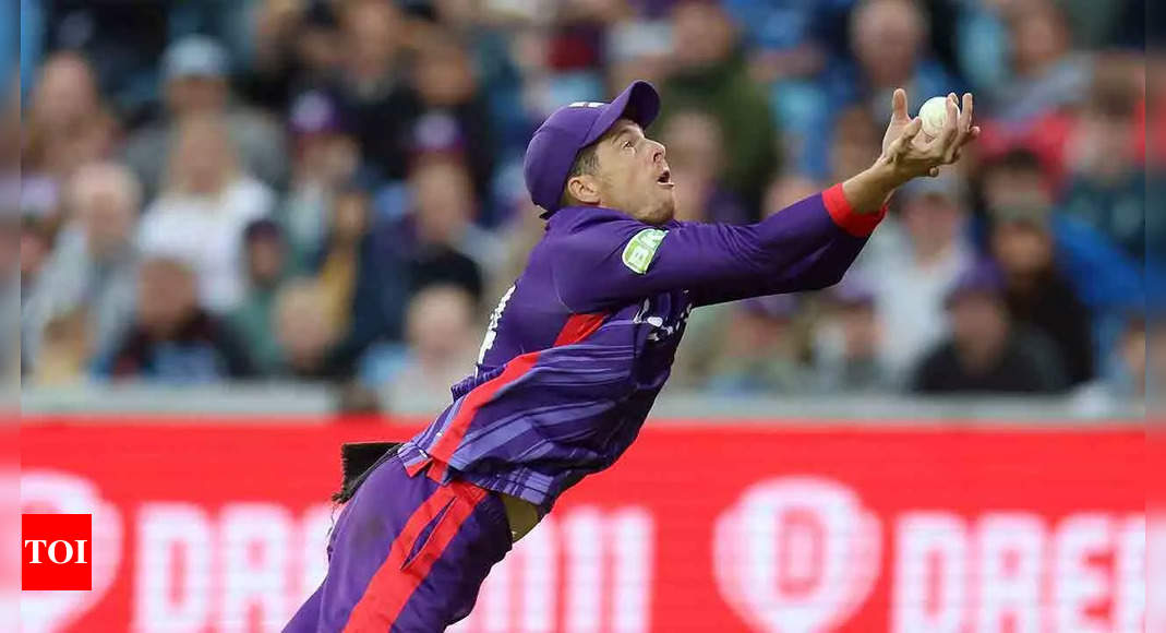 Watch: Mitchell Santner’s stunning catch to dismiss Michael Pepper in The Hundred