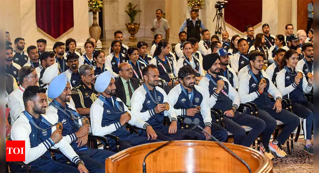 Sports News Live Updates: Indian Olympic contingent set for Independence Day celebrations at Red Fort