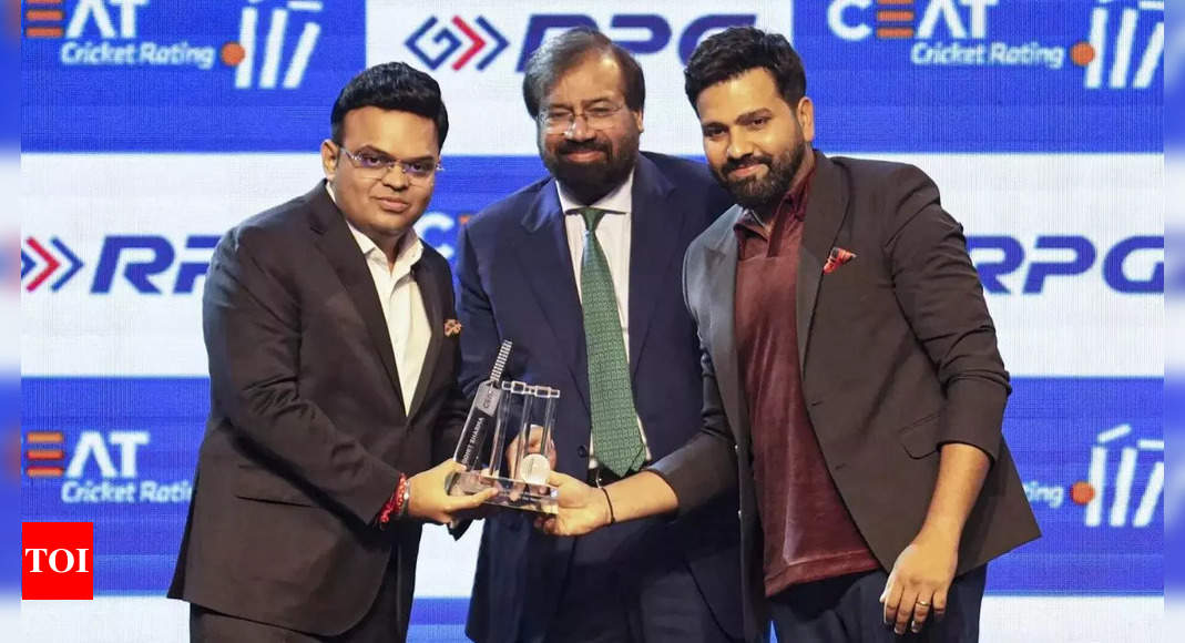 Rohit Sharma, Rahul Dravid win top honours at Ceat Awards