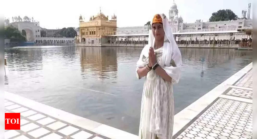 Watch: Vinesh Phogat visits Golden Temple, prays to Waheguru to give her ‘strength’