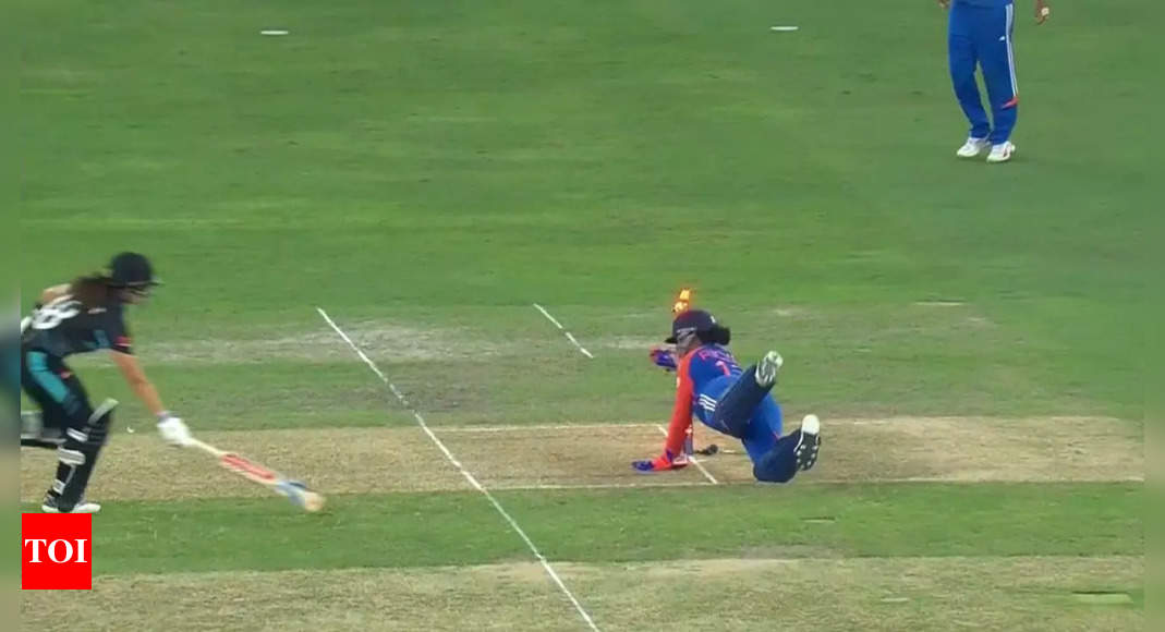 ‘Kya umpiring hai ye’: Social media erupts after Amelia Kerr run-out call in IND vs NZ game | Cricket News