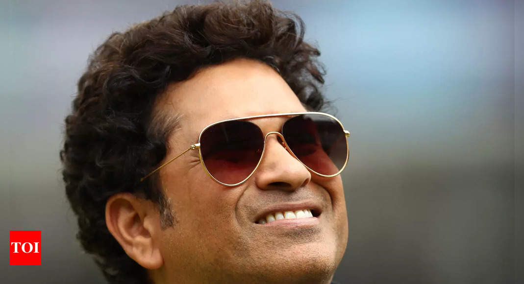 Sachin Tendulkar enjoys a day with friends from Pakistan – See pic | Cricket News